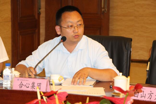 7月19日,省企业联合会、企业家协会组织召开了第十三次企业家恳谈会。全国政协人资环委副主任,省企业联合会、企业家协会会长王国发主持会议,省政府副省长金育辉参加恳谈会并作重要讲话。参加会议的还有省工业和信息化厅厅长朱天舒、省科技厅厅长李建华、省企业联合会、企业家协会常务副会长、理事长姜国钧,常务副会长、副理事长曹家兴。 参加会议的企业有:东北工业集团有限公司董事长兼党委书记于中赤、吉林亚泰(集团)股份有限公司董事、副总王化民、长春欧亚集团股份有限公司总经理助理周伟、吉林省通用机械(集团)有限责任公司董